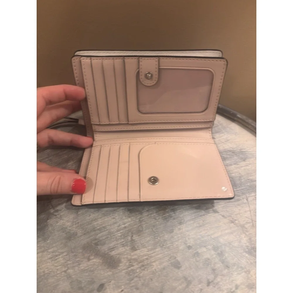 Kate Spade New York  Compact Bifold Wallet Cream/ White‎